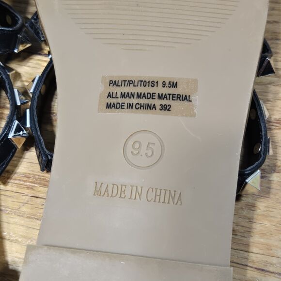 Steve Madden Palit Womens Size 9.5 Slip On Silver Pyramid Studded 3 Band Sandals - Picture 8 of 8